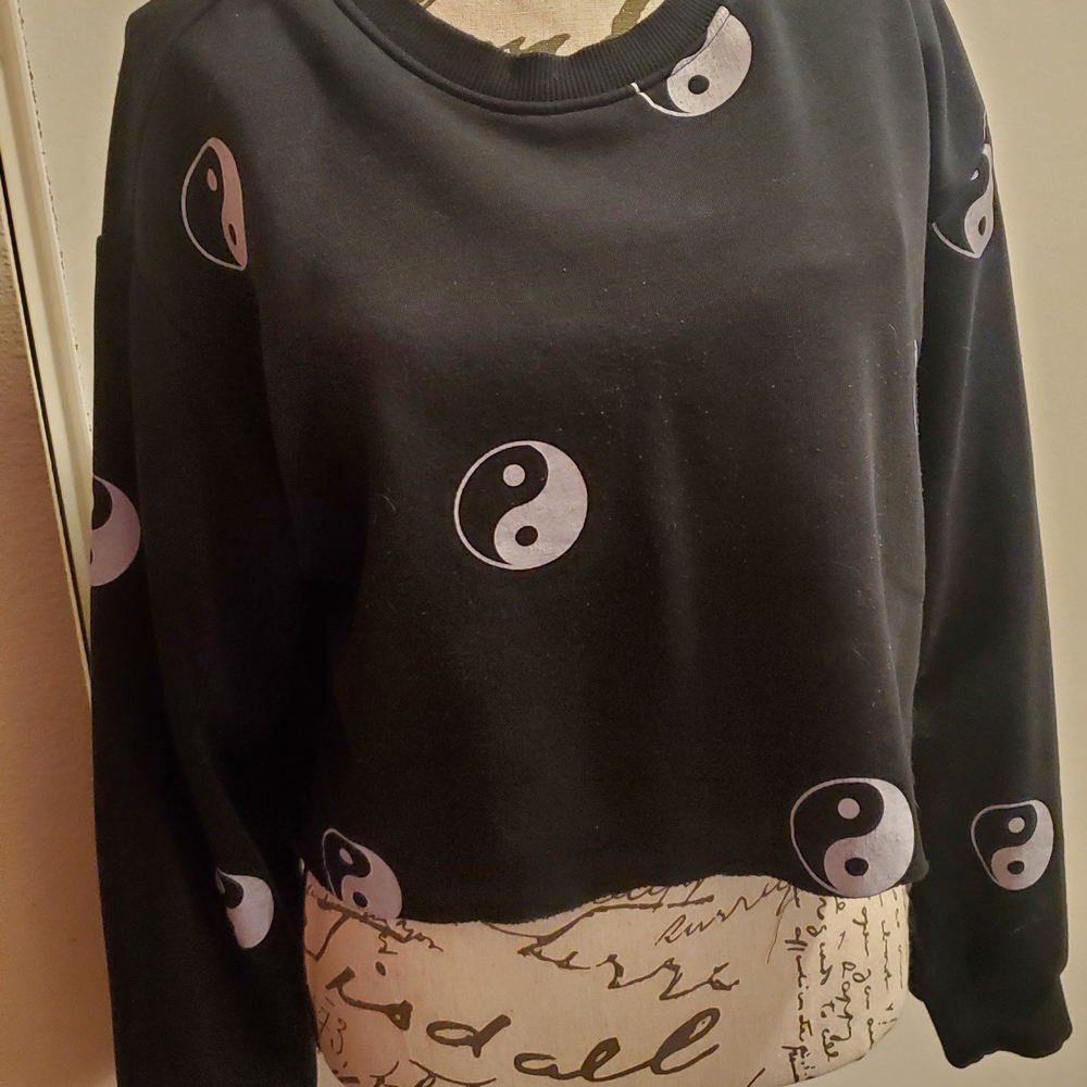 Forever 21 Black Yin Yang Sweatshirt